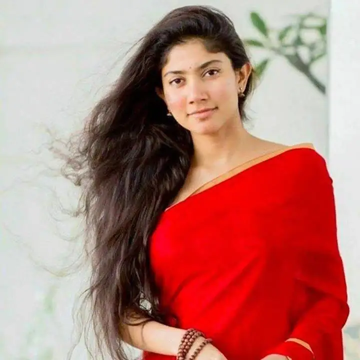INDIAN BEAUTIFUL GIRL SAI PALLAVI IN TRANSPARENT RED SAREE 2